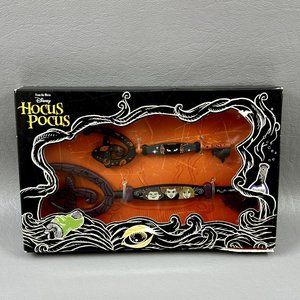 Disney Collectible Hocus Pocus Sanderson Sisters And Binx Keys Halloween New